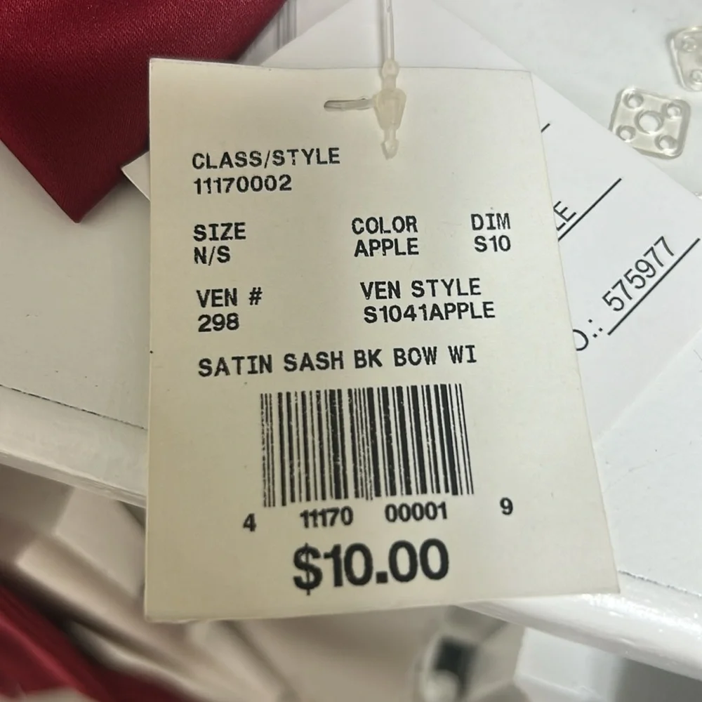 NWT-Davis’s Bridal-Elegant and BLACK Sash. SIZE IS N/S